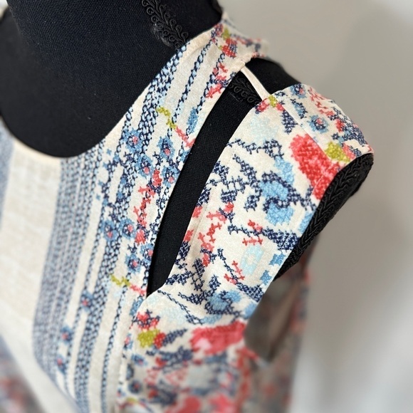 BCBGmaxAzria Multi Color Sleeveless Blouse (Medium) - Picture 4 of 9